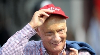 Niki Lauda verunglückte 1976 beim Formel-1-Rennen auf dem Nürburgring schwer. Er zog sich schlimmste Verbrennungen und Verätzungen der Lunge zu.