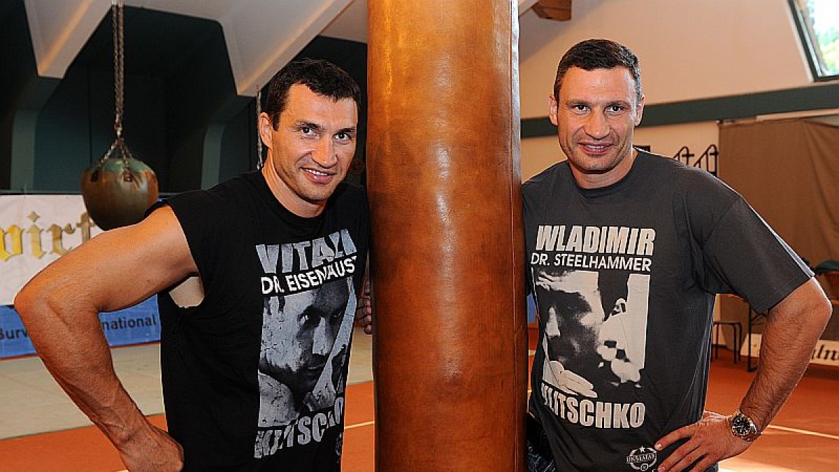 Sie blieben standhaft und behielten ihren Namen: Wladimir und Vitali Klitschko (von links). (Foto)