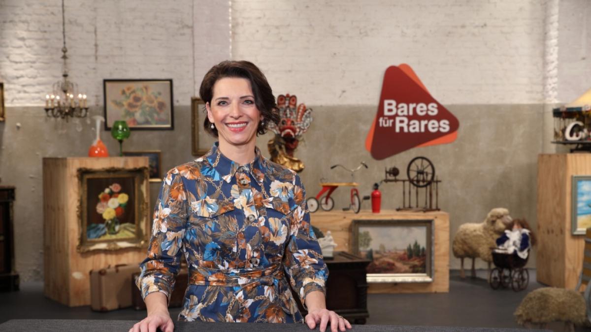 Wendela Horz sch&auml;tzt bei "Bares f&uuml;r Rares" Schmuckst&uuml;cke und Edelsteine ein. (Foto)