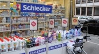 Die Drogeriekette Schlecker litt schon lange unter den Konkurrenten Rossmann, dm und Müller.