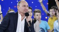 Für eine Putin-Propaganda-Aktion mussten Kindergartenkinder Uniformen tragen.