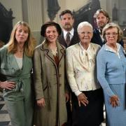 Autorin Anne Gesthuysen mit den Schauspieler:innen des ARD-Films 