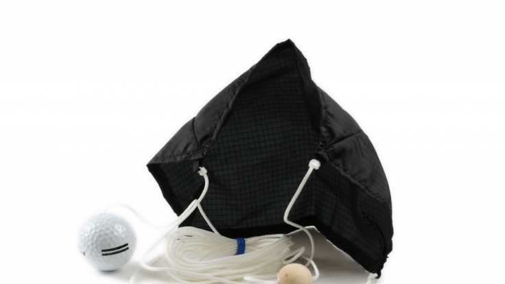 Der Golfschirm ist ein witziges und praktisches Gadget für jeden Golfschüler.