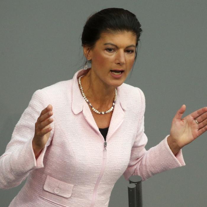 Linken-Politikerin bei Markus Lanz auseinandergenommen - Twitter tobt