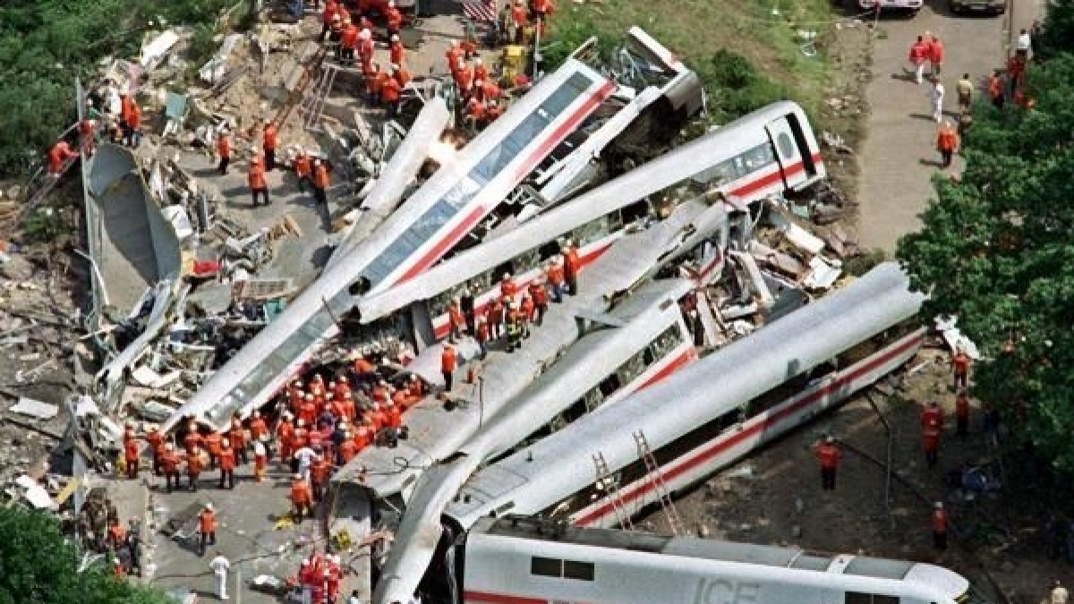 1998 kam es zu einem der schwersten Zugungl&uuml;cke in Deutschland: 101 Menschen starben in dem entgleisten ICE bei Eschede. (Foto)