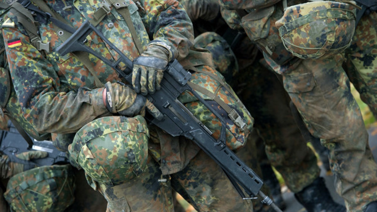 Ein Bundeswehrsoldat soll einen fremdenfeindlichen Anschlag geplant haben (Symbolbild). (Foto)