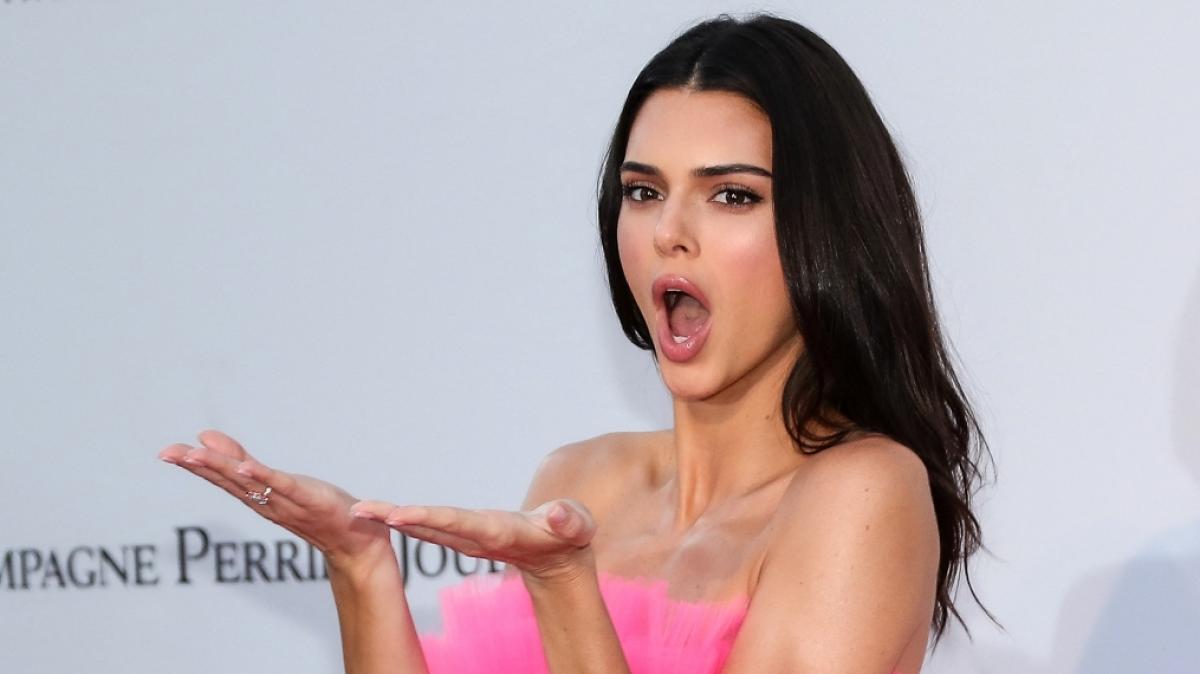 Kendall Jenner zeigt sich im Fisch-Look. (Foto)