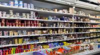 Im Supermarkt-Kühlregal warten allerlei Dessert-Spezialitäten auf Naschkatzen - im Juni 2025 wird jedoch vor dem Verzehr eines bestimmten Produktes gewarnt (Symbolfoto).