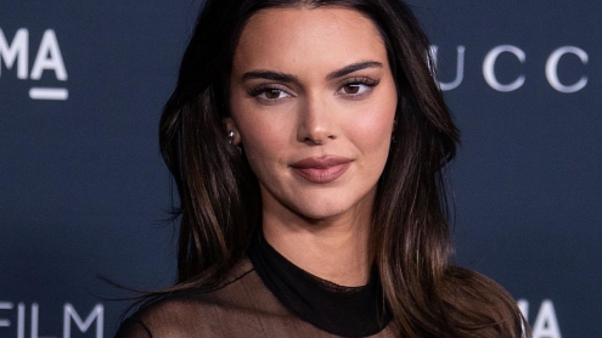 Bei Kendall Jenner herrschen sandige Aussichten. (Foto)