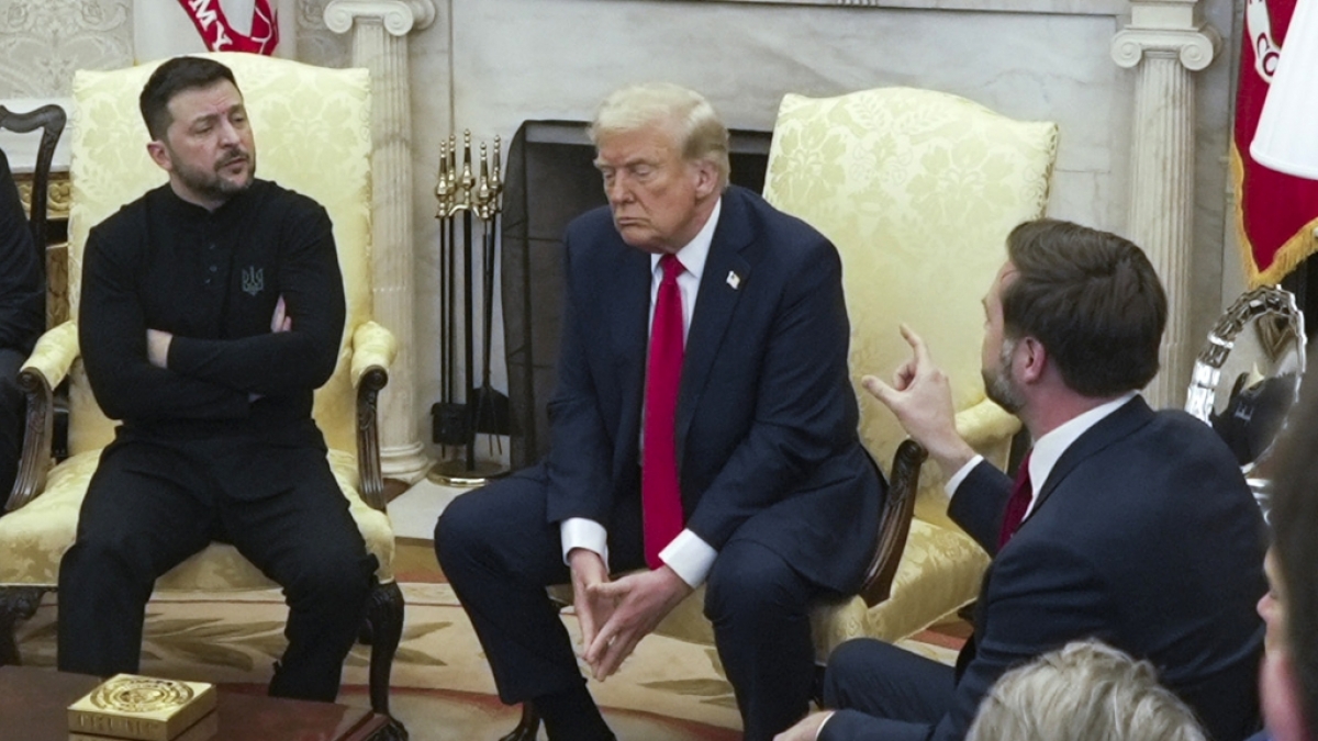 Ein am 28. Februar 2025 aufgenommenes Foto von Donald Trump sorgt f&uuml;r Getuschel: Wieso ist der rechte Fu&szlig; des US-Pr&auml;sidenten so merkw&uuml;rdig deformiert? (Foto)