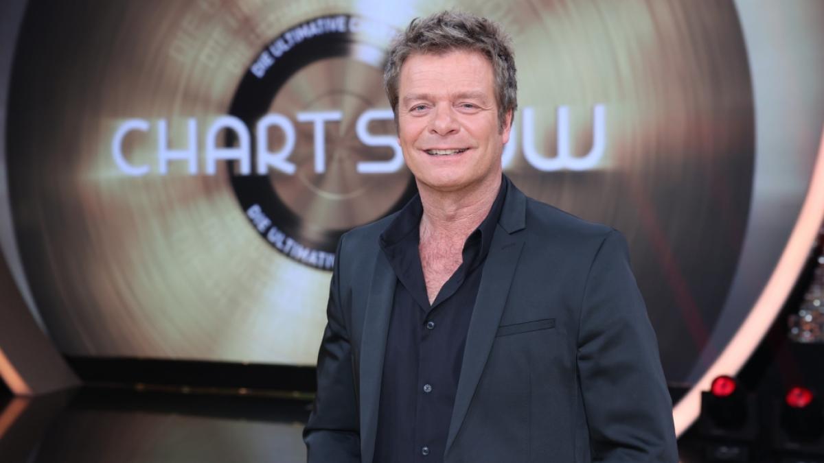 Oliver Geissen geht in "Die ultimative Chart Show" mit den 50 erfolgreichsten Sommerparty-Hits an den Start. (Foto)