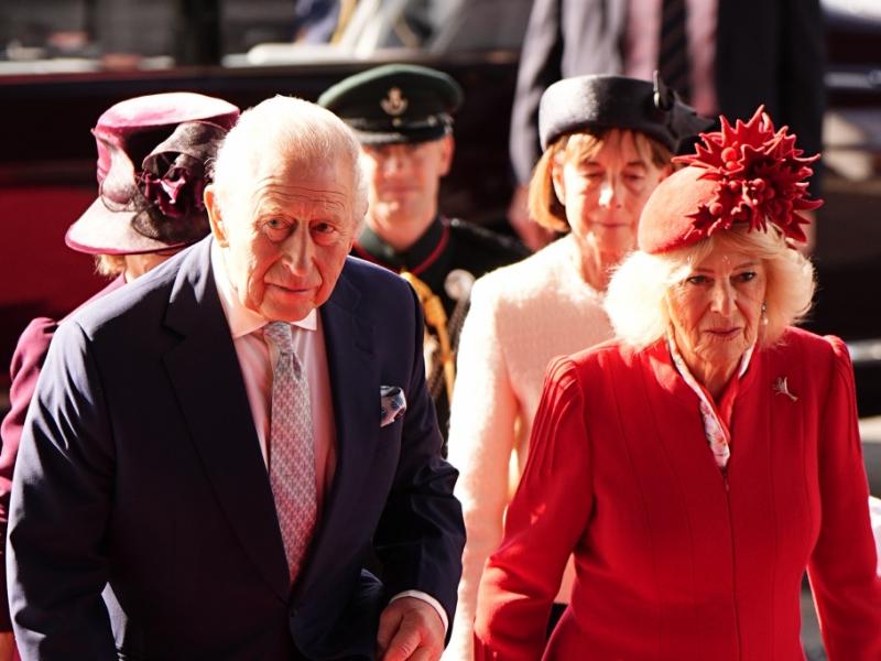 König Charles in tiefer Trauer: Plötzlicher Todesfall erschüttert die britischen Royals