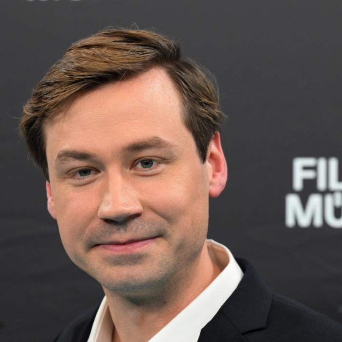 So lebt der Kino-Star heute mit Freundin und Familie