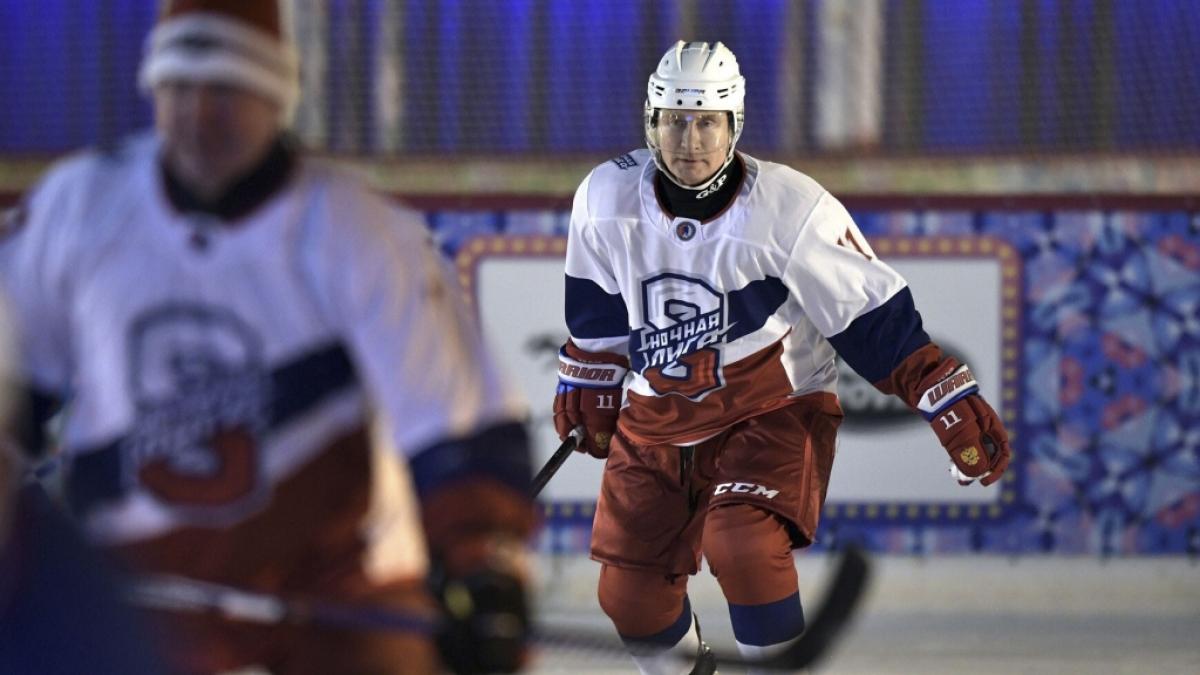 Wladimir Putin bei einem&nbsp;Eishockey-Freundschaftsspiel der Amateur Night Hockey Liga auf dem Roten Platz im Dezember 2018. (Foto)