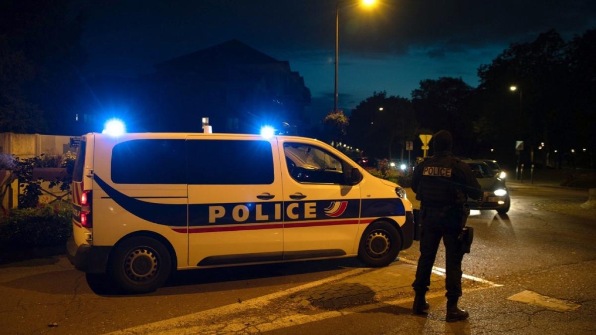 Unweit von Paris ist ein 47 Jahre alter Geschichtslehrer auf offener Stra&szlig;e enthauptet worden. (Foto)