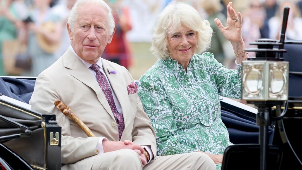 Bis ihre Liebe mit dem Ja-Wort besiegelt wurde, mussten K&ouml;nig Charles III. und K&ouml;nigin Camilla einige H&uuml;rden und Skandale &uuml;berstehen. (Foto)