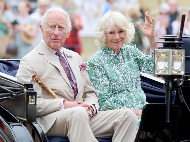 Tampon-Gate, Ehe-Verbot, Rottweiler-Spott: Diese Skandale umschifften König Charles III. und Königin Camilla für ihre Liebe