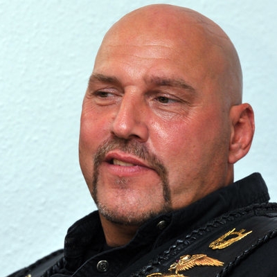 Ohne Führerschein! Rockerboss muss zum Idiotentest