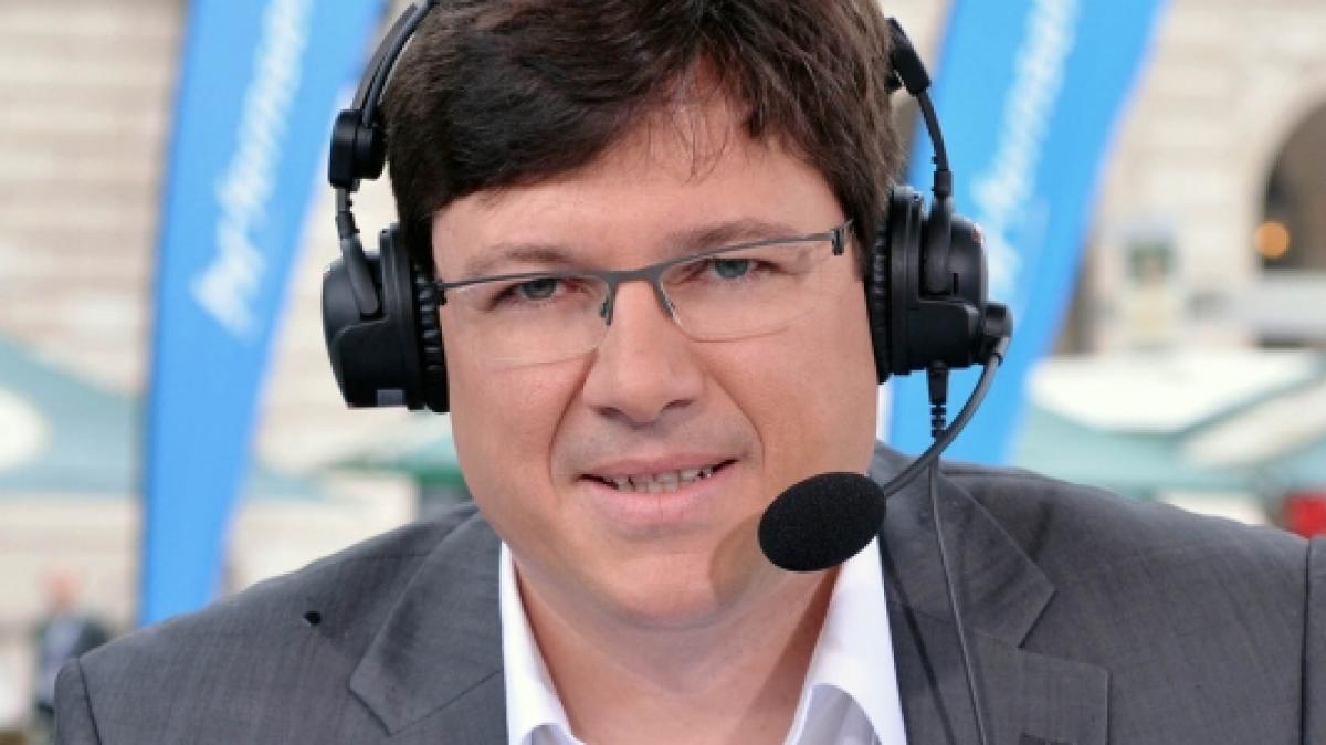 Sportreporter und Kommentator Florian Na&szlig; begleitet Sportfans im &ouml;ffentlich-rechtlichen Rundfunk durch Gro&szlig;ereignisse wie die Fu&szlig;ball-EM 2021 oder die Tour de France. (Foto)