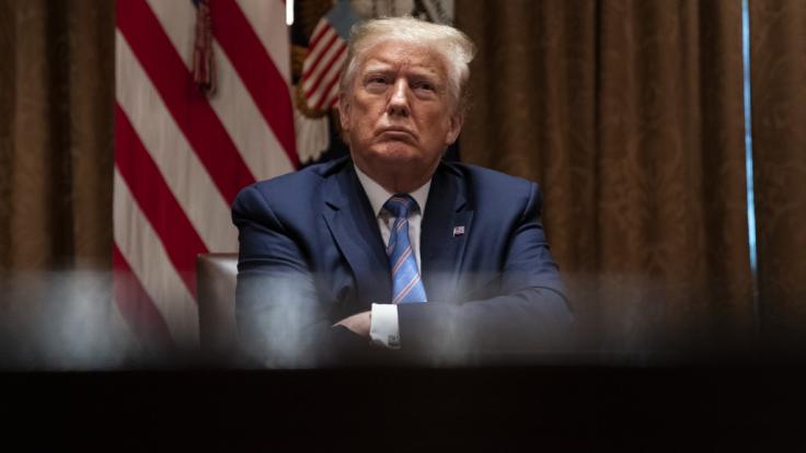 Donald Trump wird auf Instagram mit fiesen Komplimenten beleidigt.
