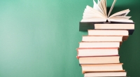 Viele Bücher gehen Leser:innen an die Nieren. (Symbolfoto)