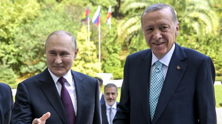 Wladimir Putin hat Recep Tayyip Erdogan in Sotschi in Empfang genommen.