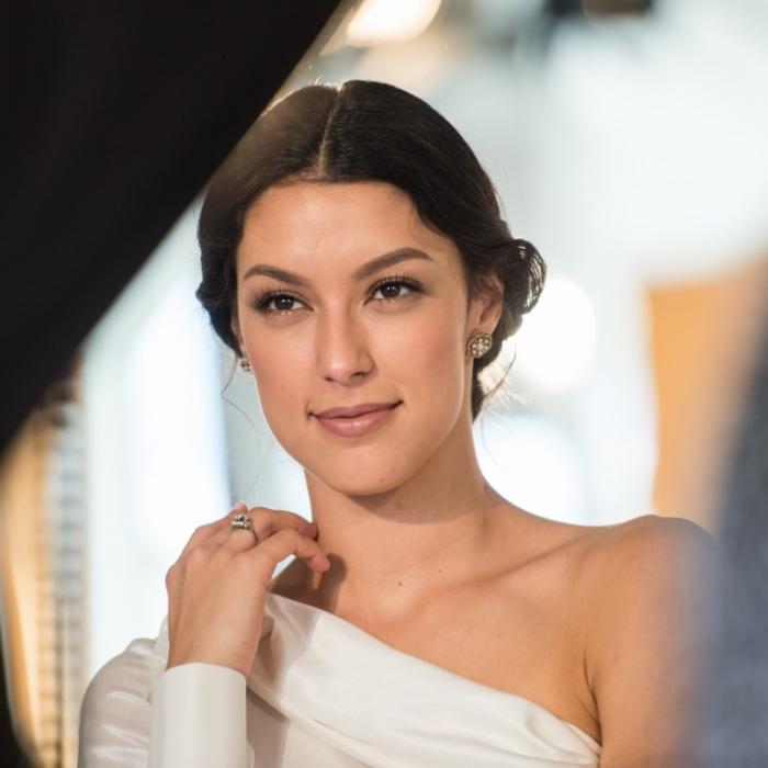 In Strapsen und Dessous bringt sie nicht nur Mann Massimo um den Verstand