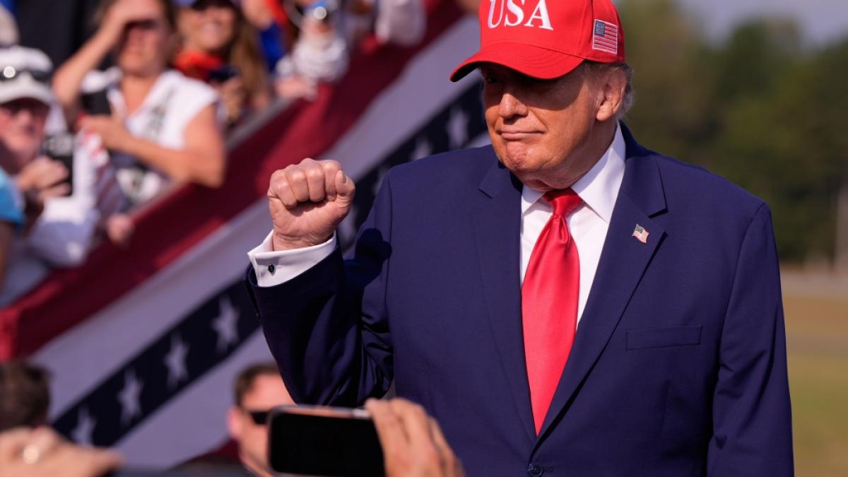 Gut zwei Wochen vor den Zwischenwahlen in den USA r&uuml;ckt eine Frage immer weiter in den Fokus: Wie weit w&auml;re Pr&auml;sident Donald Trump bereit zu gehen, um eine Niederlage abzuwenden? (Foto)