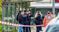 Einsatzkräfte der Polizei sichern Spuren am Tatort, wo ein Mann mit einer lebensbedrohlichen Schussverletzung gefunden wurde. Die Polizei habe relativ schnell zwei Tatverdächtige festnehmen können, sagte ein Sprecher der Polizei Märkischer Kreis.