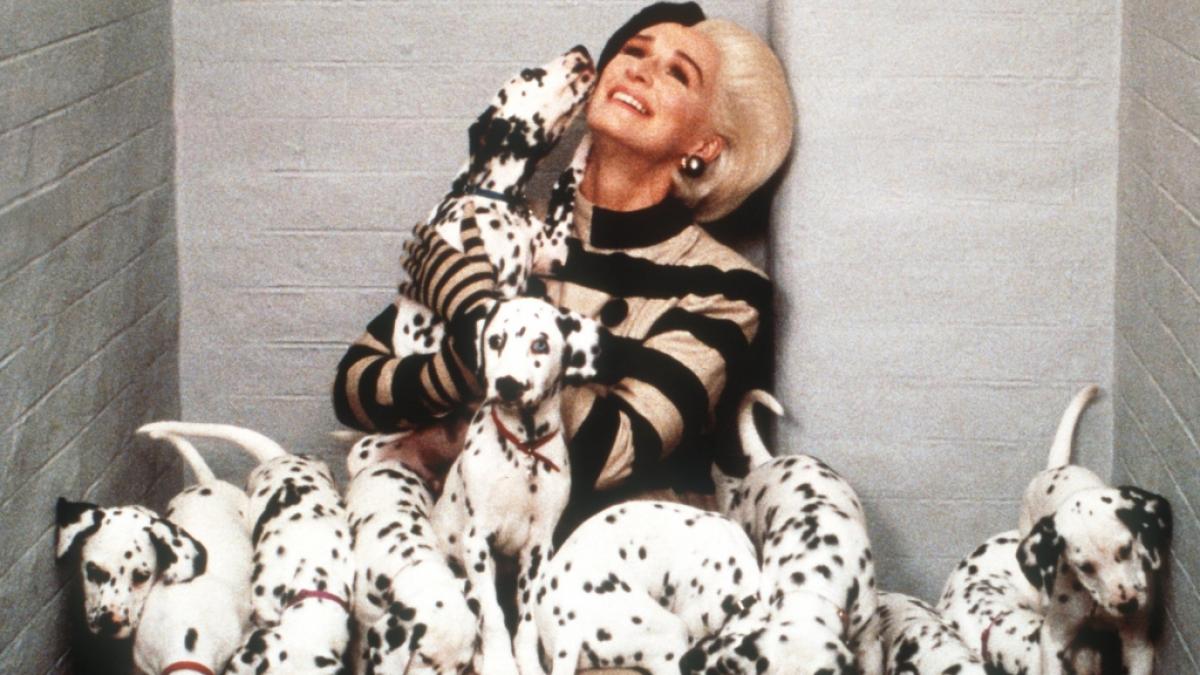 Ihren markanten Haarschopf verdankte Glenn Close alias Cruella de Vil in "101 Dalmatiner" dem Haar-K&uuml;nstler Paul Huntley - nun ist der Per&uuml;ckenmacher im Alter von 89 Jahren gestorben. (Foto)