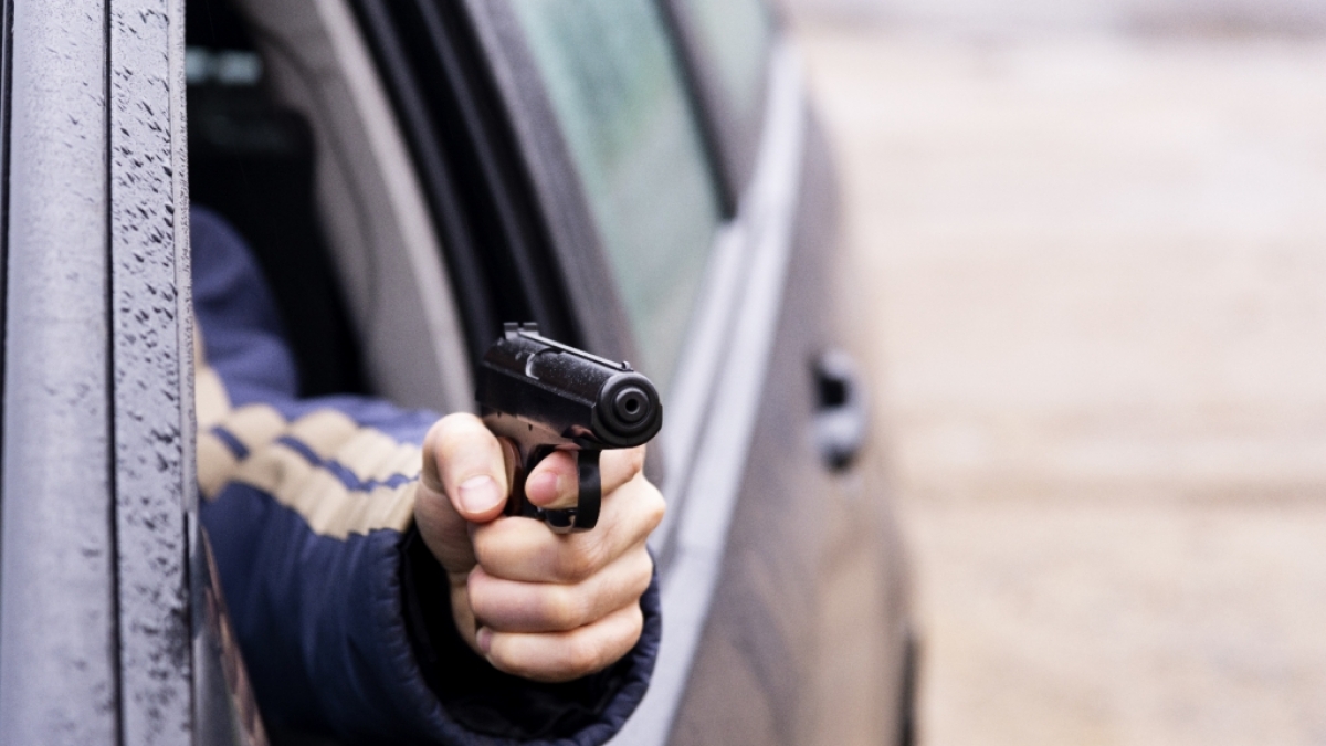 Weil ihm eine Frau im Stra&szlig;enverkehr den Stinkefinger zeigte, verlor ein Mann in den USA die Nerven und feuerte auf ihr fahrendes Auto. Er traf ihren Sohn (6). (Foto)