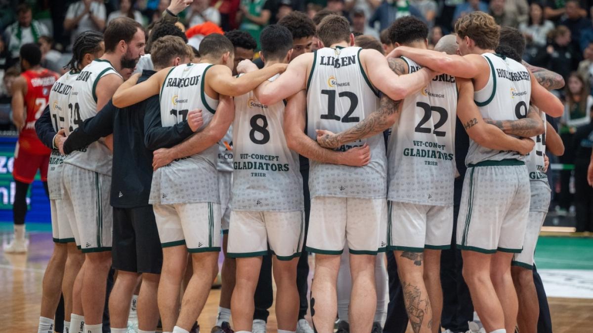Die Basketballer der VET-CONCEPT Gladiators Trier beim Spielerkreis (Archivbild). (Foto)