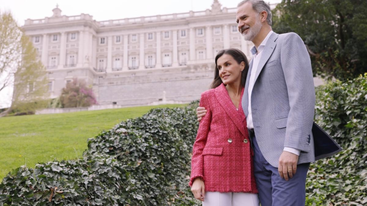Wie echt sind diese Szenen der Zuneigung? Bei K&ouml;nig Felipe VI. von Spanien und K&ouml;nigin Letizia soll die Liebe nach 20 Jahren Ehe endg&uuml;ltig erloschen sein. (Foto)