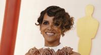 Halle Berry hat ihr Catwoman-Kostüm ausgezogen und erinnert fast hüllenlos an ihre berühmte Rolle.