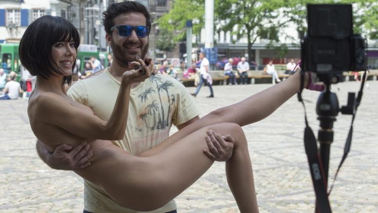 Milo Moiré zeigt auf ihrem neuesten Nacktfoto wirklich alles!