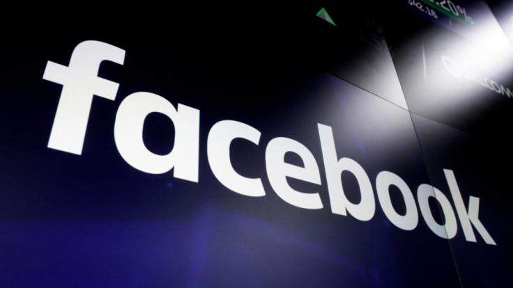 Beim Social-Media-Dienst Facebook wurden offenbar Hunderte Millionen Nutzer-Passwörter unverschlüsselt auf internen Servern gespeichert.
