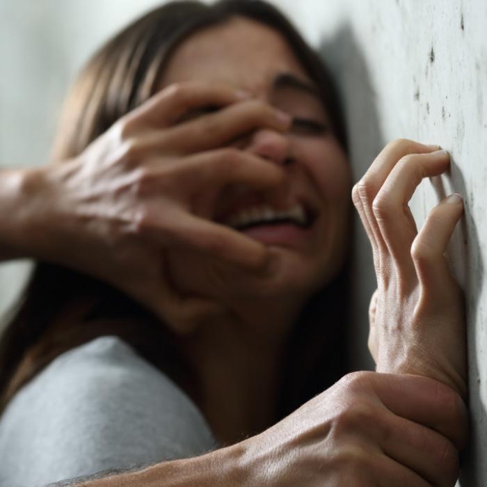 4 Tage Höllenqualen! Frau von 40 Männern vergewaltigt