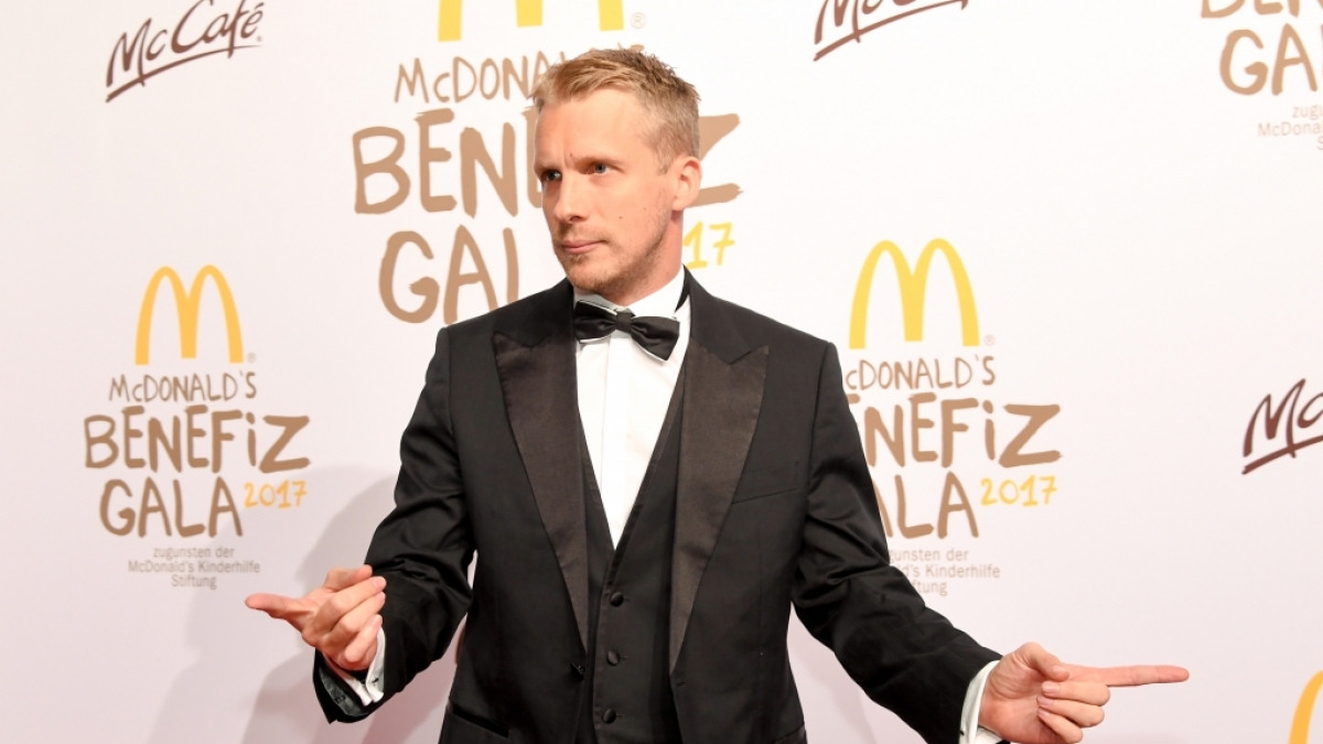 Oliver Pocher h&auml;tte sich bei "Let's Dance" mit einer unter die G&uuml;rtellinie gehenden Bemerkung um ein Haar ins Abseits katapultiert. (Foto)