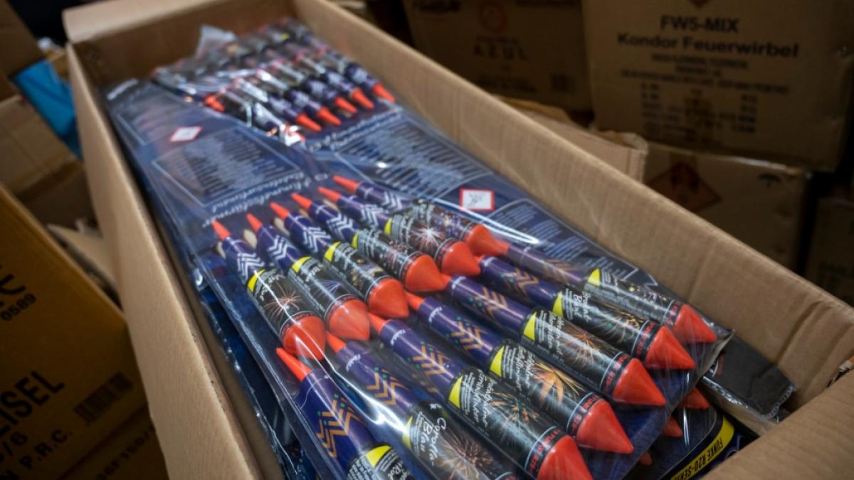 Wer sich zu Silvester mit Feuerwerk eindecken will, kann dies ab dem 28. Dezember tun, wenn der B&ouml;llerverkauf beginnt. (Foto)