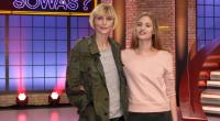 Nadja Auermann (links) und Cosima Auermann zocken gegeneinander.