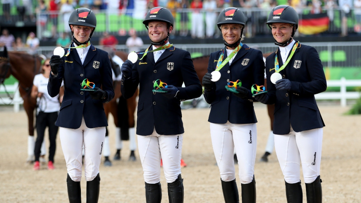 Sandra Auffarth, Michael Jung, Ingrid Klimke und Julia Krajewski: Silber im Vielseitigkeitsreiten Mannschaft (Foto)