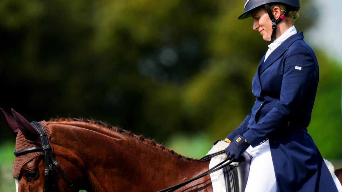 Zara Tindall, die Nichte von K&ouml;nig Charles III., schwang sich bei den Badminton Horse Trials aufs Pferd und nahm an den Dressurwettk&auml;mpfen teil. (Foto)