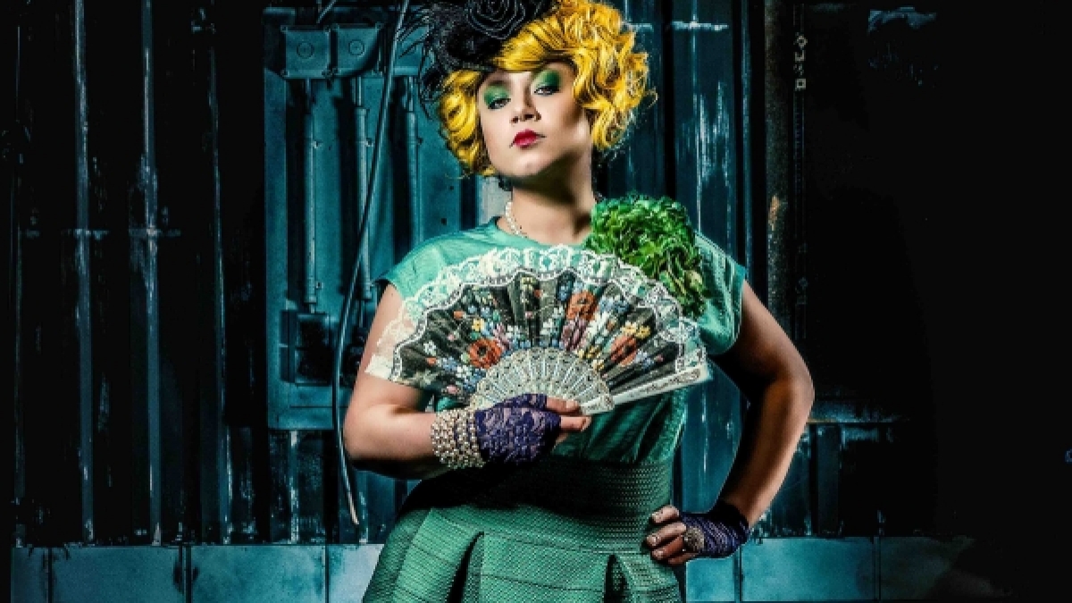 Julia Augustin (Vanessa Steinkamp) als Effie aus "Die Tribute von Panem" (Foto)