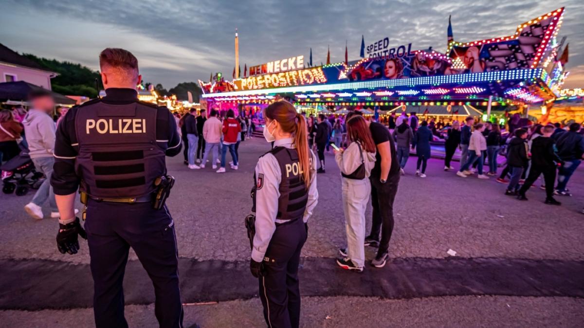 Nach dem t&ouml;dlichen Schuss auf der Kirmes in L&uuml;denscheid ist ein Jugendlicher wegen des dringenden Verdachts des vors&auml;tzlichen Totschlags in Untersuchungshaft gekommen. (Foto)