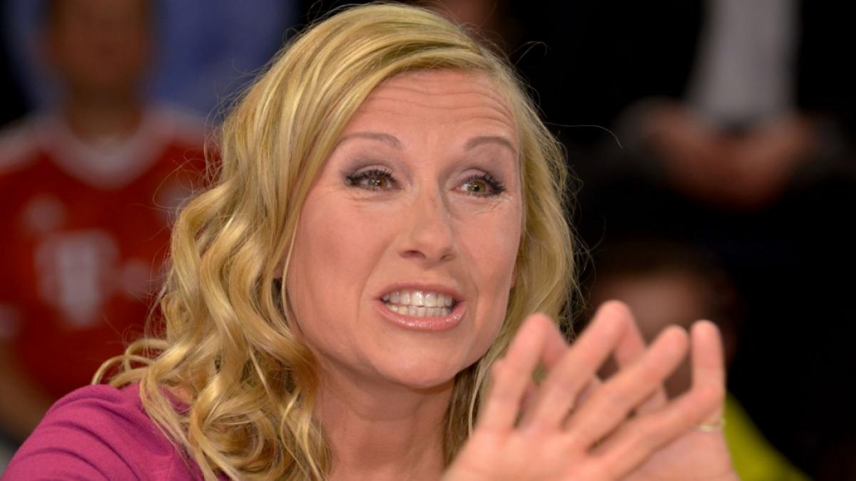 Am 14. Mai lie&szlig; Andrea Kiewel im "ZDF Fernsehgarten" eine Darts-Party steigen. (Foto)