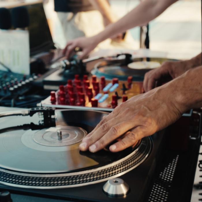 Techno-Legende mit 49 Jahren verstorben - Todesursache unklar