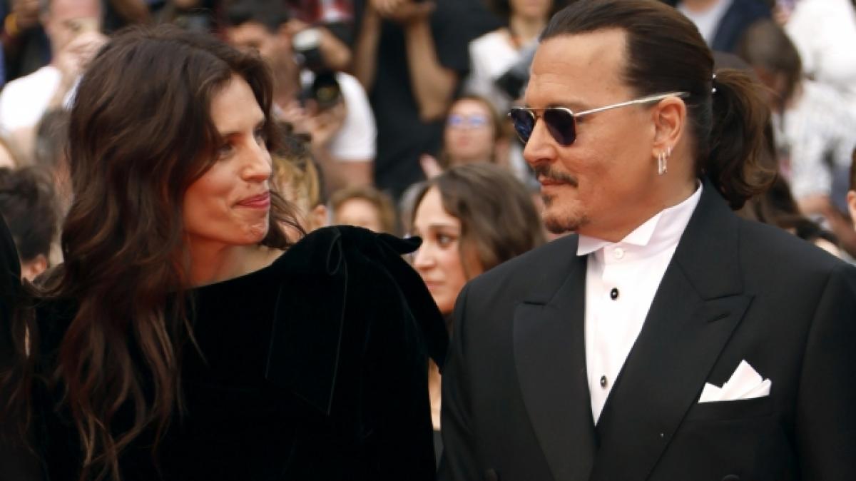 Maiwenn, Schauspielerin und Regisseurin aus Frankreich, wollte Johnny Depp gar nicht mehr loslassen. (Foto)