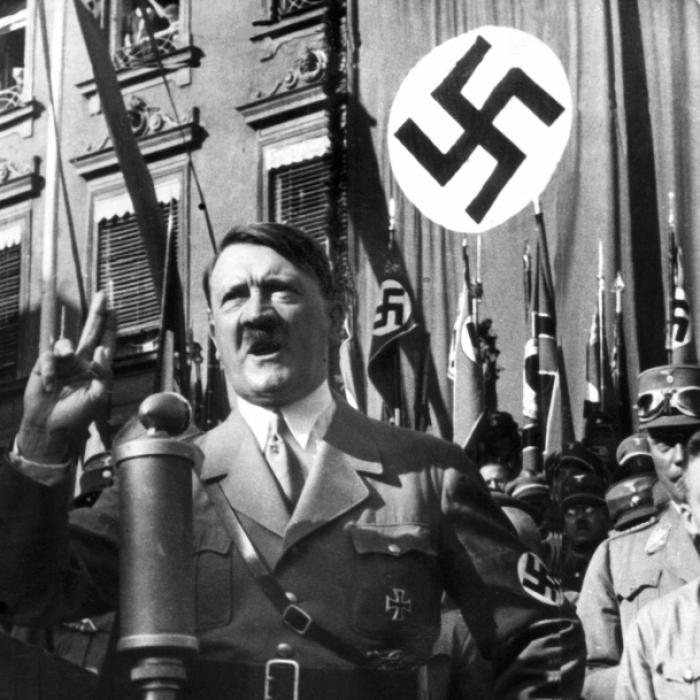 Geklont, geflohen, entführt! Die irren Verschwörungstheorien zum Führer-Tod