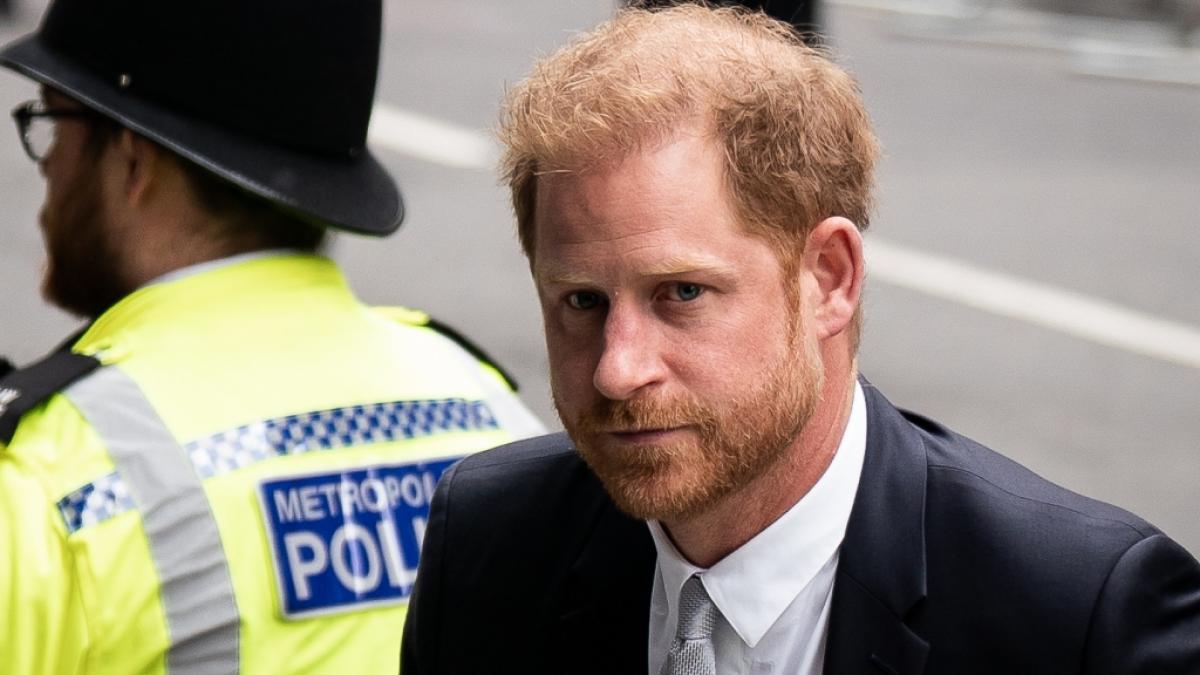 Einfach so in den K&ouml;nigspalast spazieren ist f&uuml;r Prinz Harry nicht mehr m&ouml;glich - vielmehr muss der Exil-Royals jetzt bei seinem Vater K&ouml;nig Charles III. zu Kreuze kriechen. (Foto)
