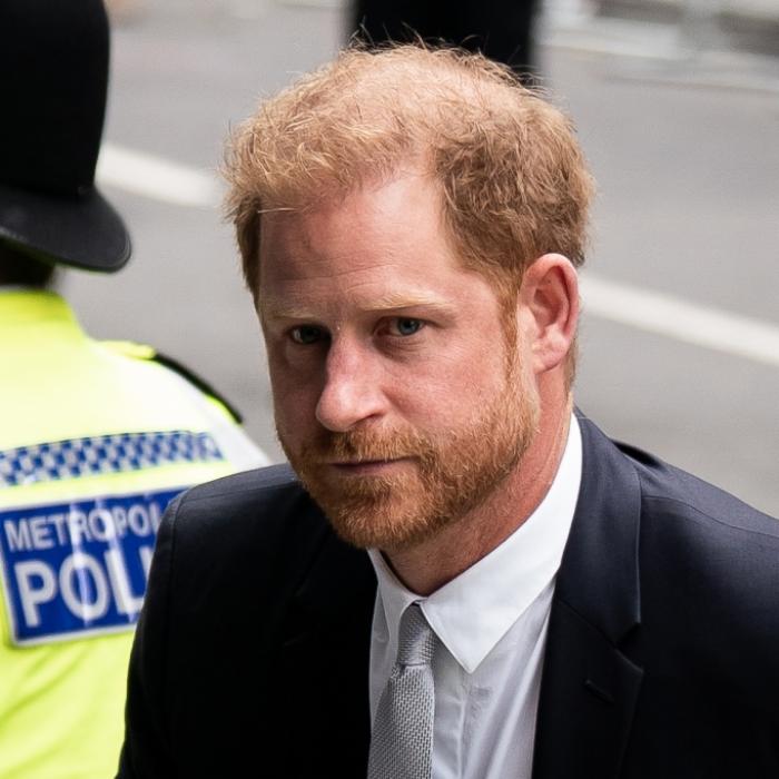 Dafür muss der Exil-Royal bei König Charles III. zu Kreuze kriechen